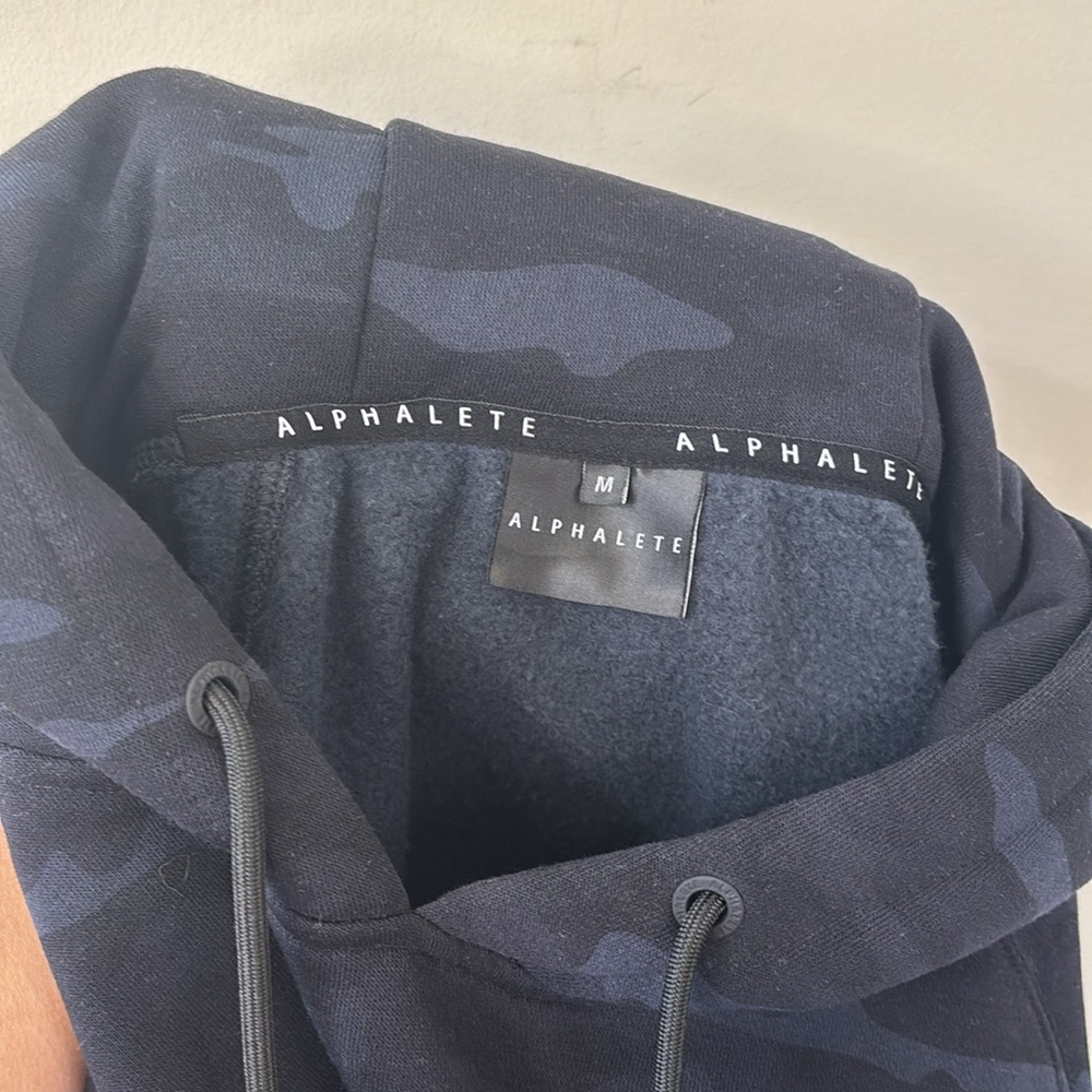 Alphalete Black Camo Cropped Hoodie Size Medium - Picture 8 of 9